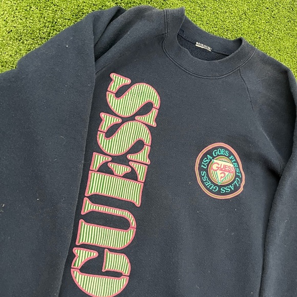 1990s Guess Crewneck - Picture 2 of 3